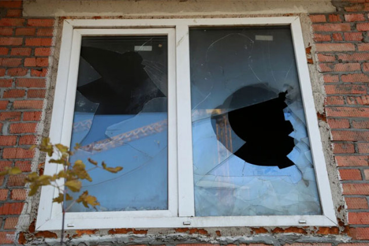Окно разбил ради разговора с хозяином житель Барабинска
