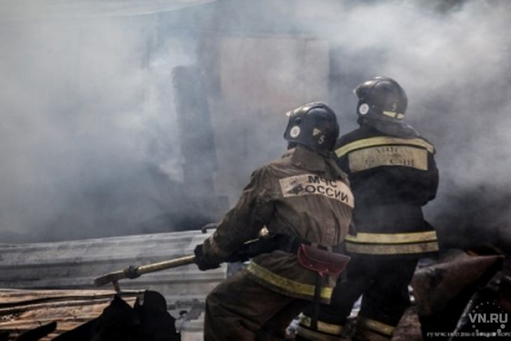 Мужчина погиб в жутком ночном пожаре в Новосибирске 