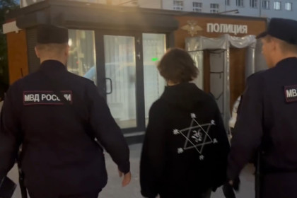 Полицейские Новосибирска задержали 20 подростков во время рейда в Гастродворике