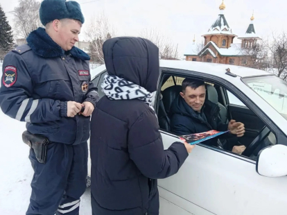 Юные участники отряда ЮИД провели акцию на улицах села