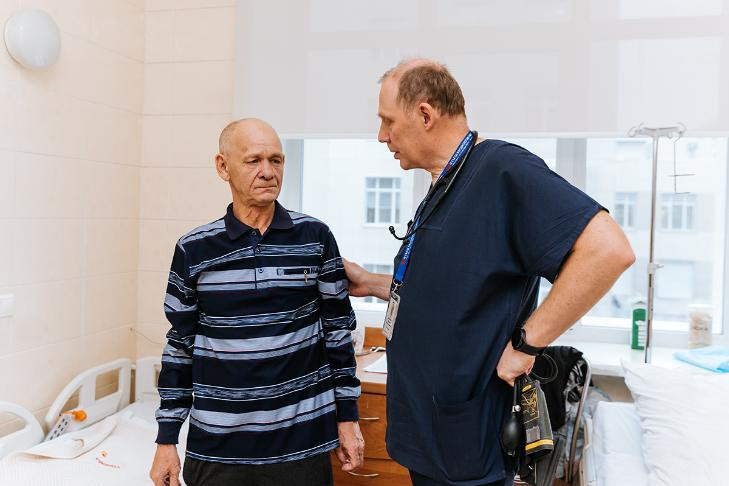 Слесаря с онкологией и пересаженным сердцем спасли врачи в Новосибирске