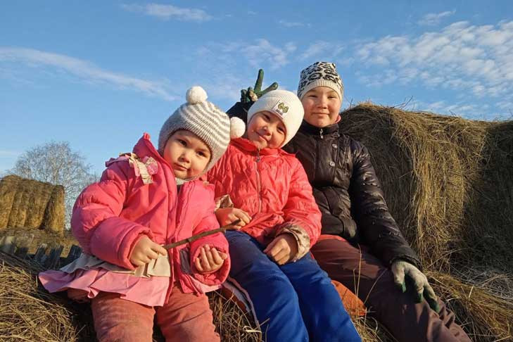 Семь видов выплат получат семьи с детьми в Новосибирске 3 апреля
