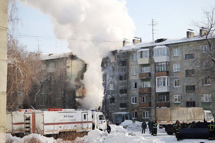 Руины на Линейной, 39 в Новосибирске угрожают детской больнице по соседству