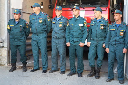 Спасателей МЧС благодарят новосибирцы за тушение пожара на АЗС