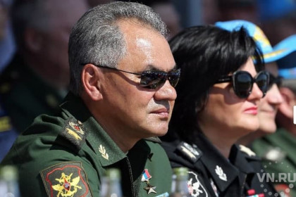 Министру обороны Сергею Шойгу в Новосибирске показали «Охотника»