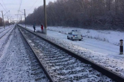 Поезд под Новосибирском насмерть сбил пешехода в наушниках