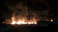 В Первомайском районе Новосибирска ночью вспыхнул мощный пожар