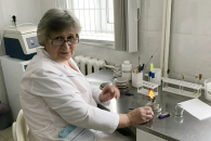 В Международный день женщины-врача коллектив Усть-Таркской ЦРБ поздравил Ольгу Нарелик