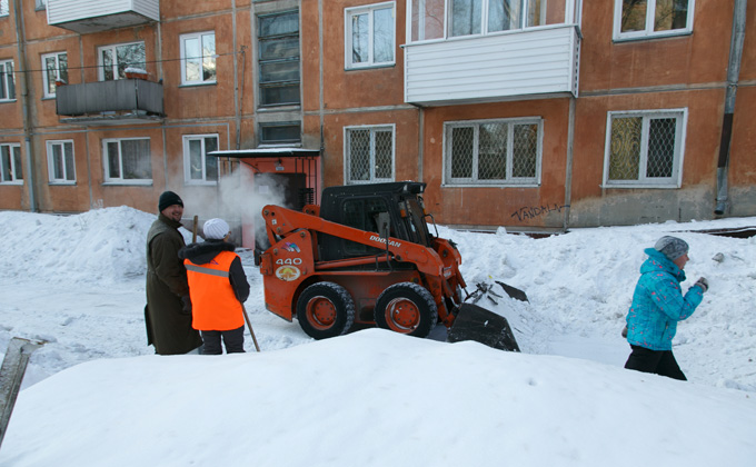 уборка снега фото Аркадия Уварова