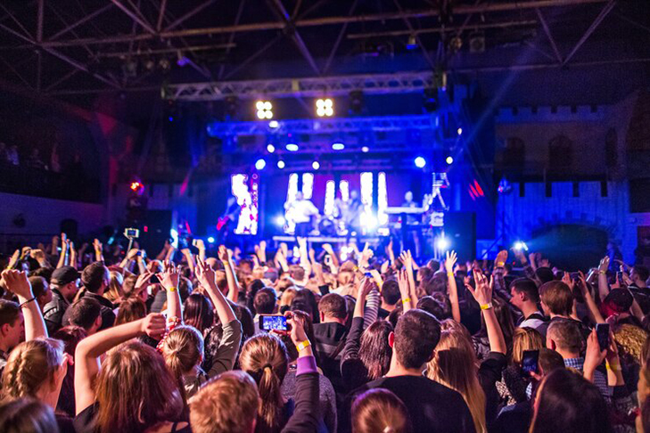 silhouettes-concert-crowd-front-bright-stage-lights-concert-abstract-rock-band_489646-11178.jpg