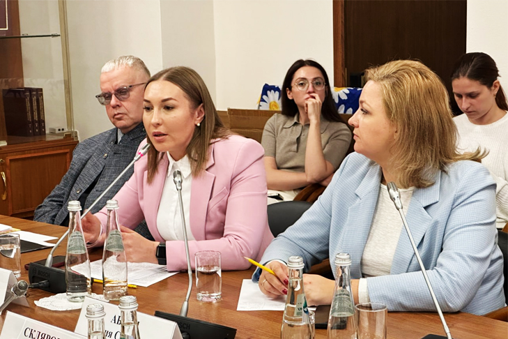 СМИ в ГД Надежда Плотникова.jpg