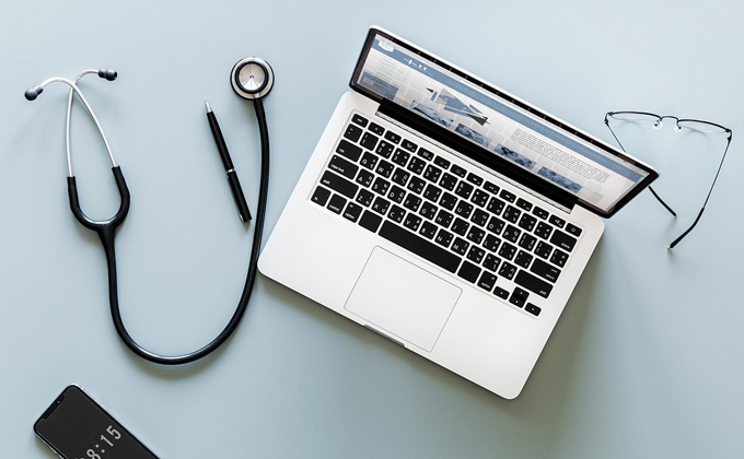 врач компьютер фото пиксабай