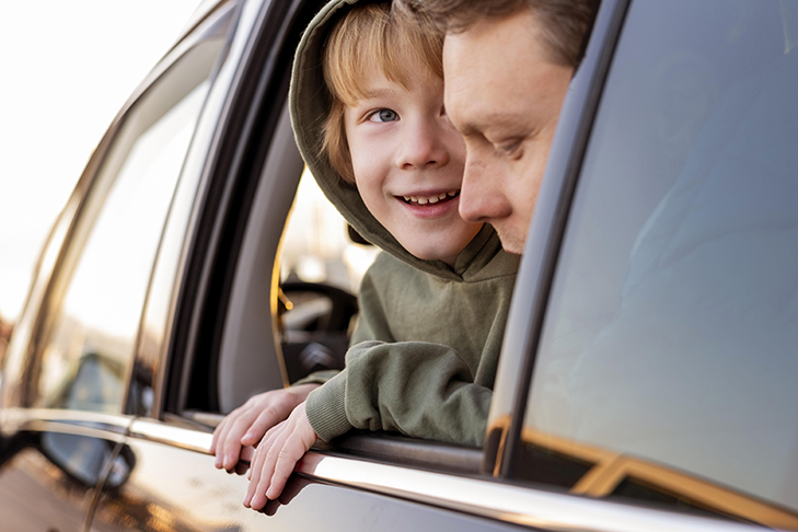 Фото VN.ru happy-son-car-with-father-road-trip.jpg