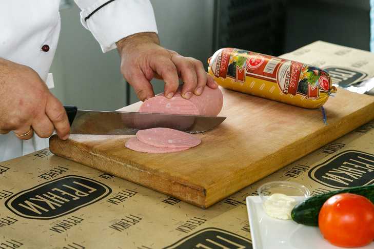 TAN_0308 еда повар работа бутерброд колбаса.jpg