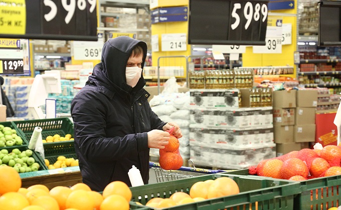 TAN_1744 Лента Покупатель в маске фрукты апельсины Цена.JPG