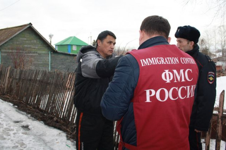 Мигранты самовольно заселили дачи под Новосибирском