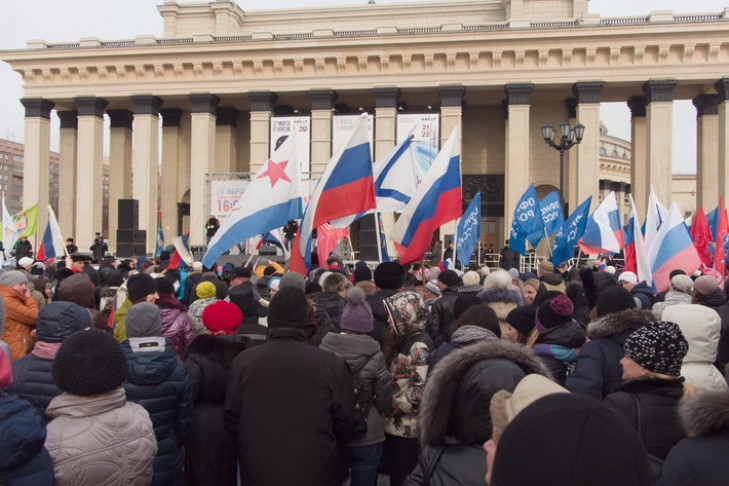 В центре Новосибирска тысячи горожан крикнули «Крым наш!»