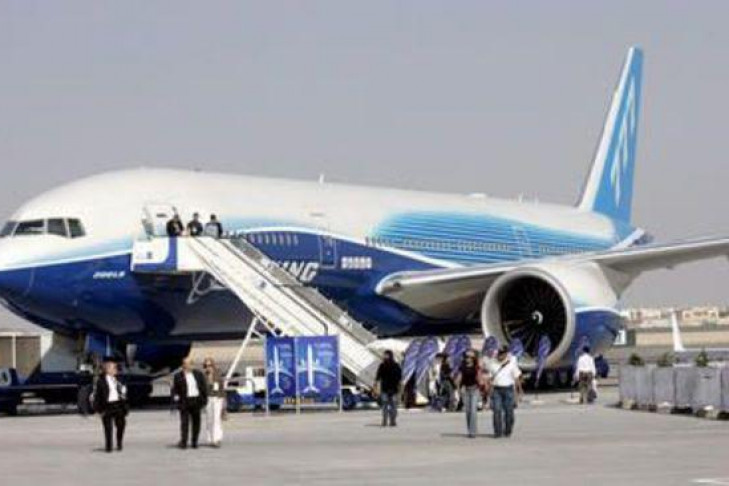 Первый «Боинг-777» попросил посадку