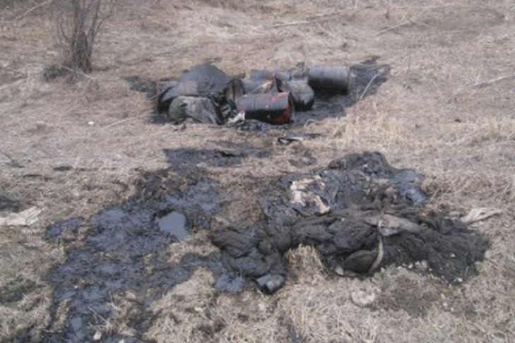 Свалка нефтепродуктов обнаружена под Новосибирском (фото)