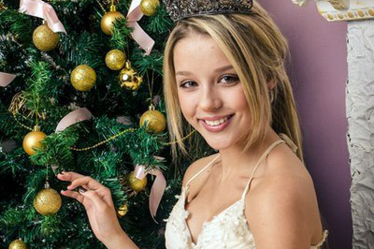 Самые красивые девушки Новосибирска поздравляют с Новым годом. Фото
