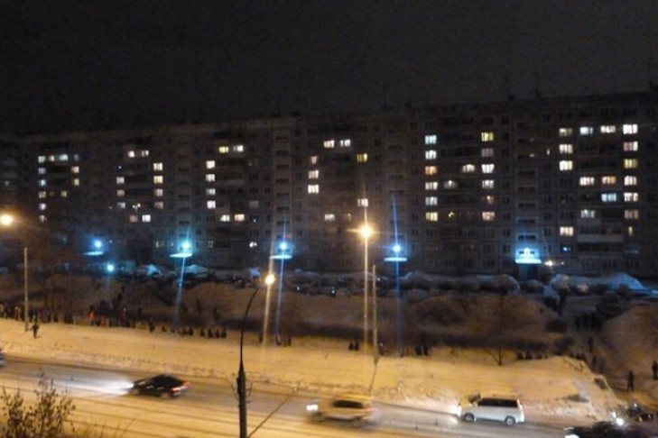 Новосибирцы написали «Россия» светящимися окнами (видео)