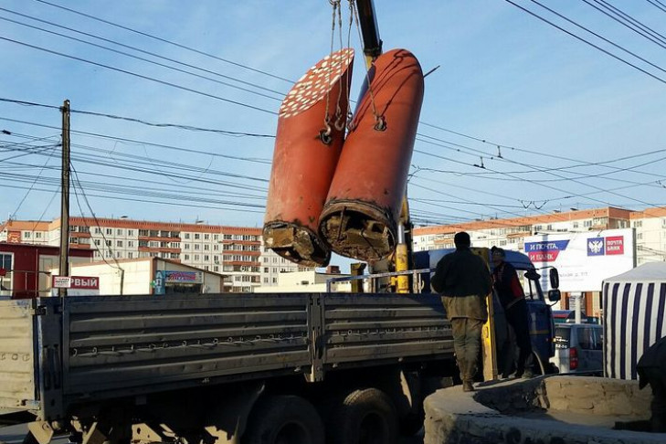 Новосибирцы и архитекторы возмутились сносу памятника колбасе