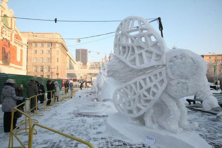 Самые красивые снежные скульптуры Новосибирска за все времена