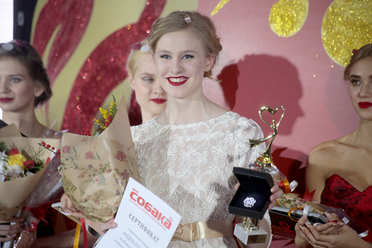 «Моделью года» в Новосибирске стала школьница. Фоторепортаж